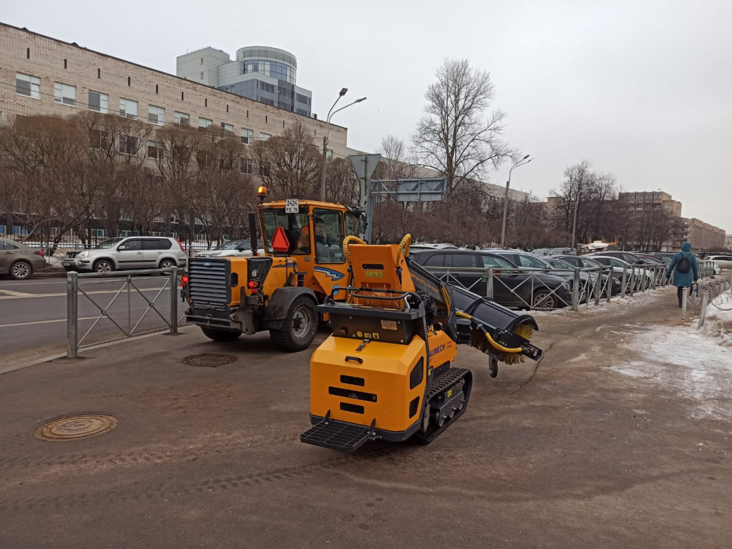 Улицы Петербурга будет убирать современная техника