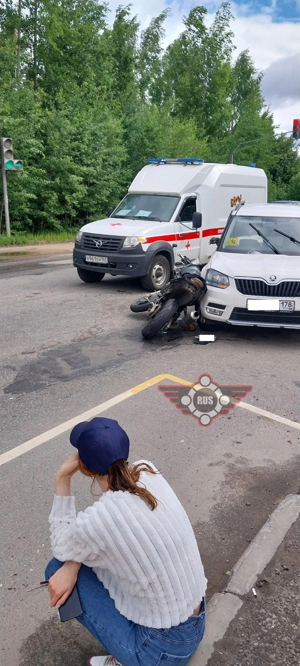 В Новом Девяткино столкнулись автомобиль и мотоцикл. Байкер скончался