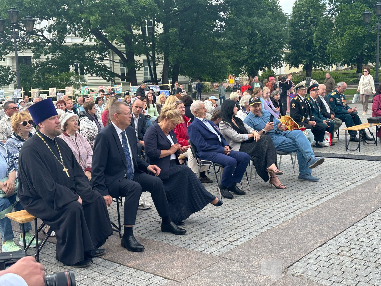 На Площади Выборгских Полков провели праздничные мероприятия