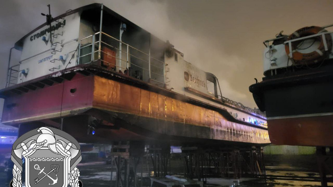 Пожар охватил прогулочный катер во Всеволожском районе