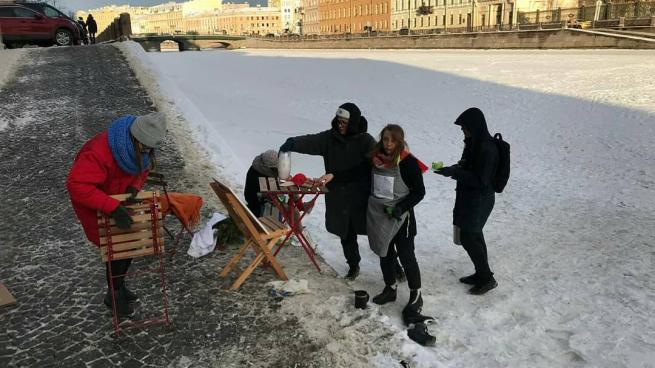 В Петербурге открыли временное кафе на льду