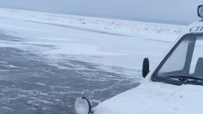 Сотрудники ПСО Новой Ладоги "поприветствовали" сотню рыбаков, обнаруженных на льду  Волховской губы