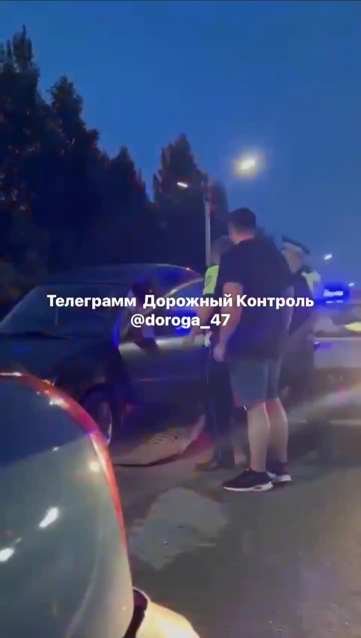 Видео: Нетрезвая автоледи устроила ДТП в Кингисеппе